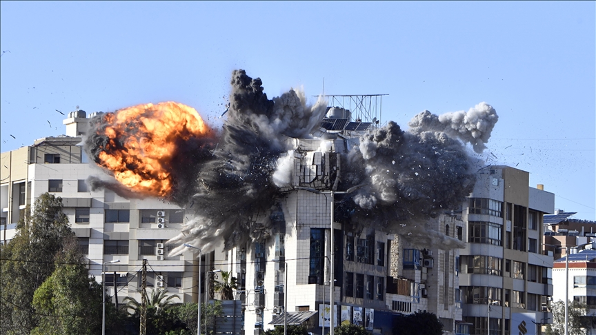 لأول مرة.. إسرائيل تقصف شقة سكنية بمنطقة المنصورية شرقي بيروت 