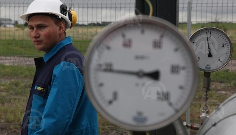 Brent crude falls below $105 per barrel as market pares earlier war-driven gains