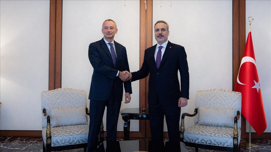 فيدان يستقبل "الممثل السامي لغزة بمجلس السلام" نيكولاي ملادينوف