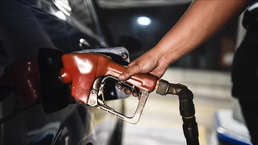 US average gasoline price tops $4 per gallon for first time since 2022