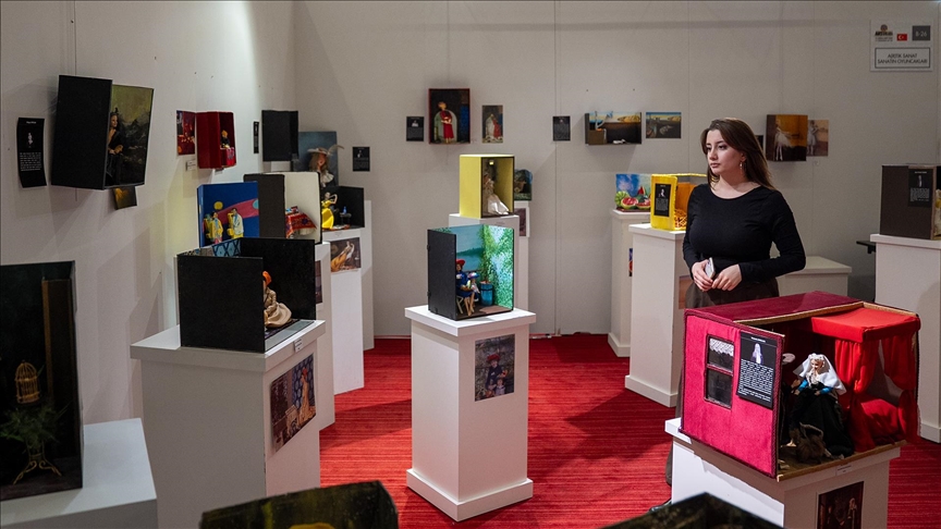 Ünlü sanat eserleri atık malzemelerle oyuncaklara dönüştü