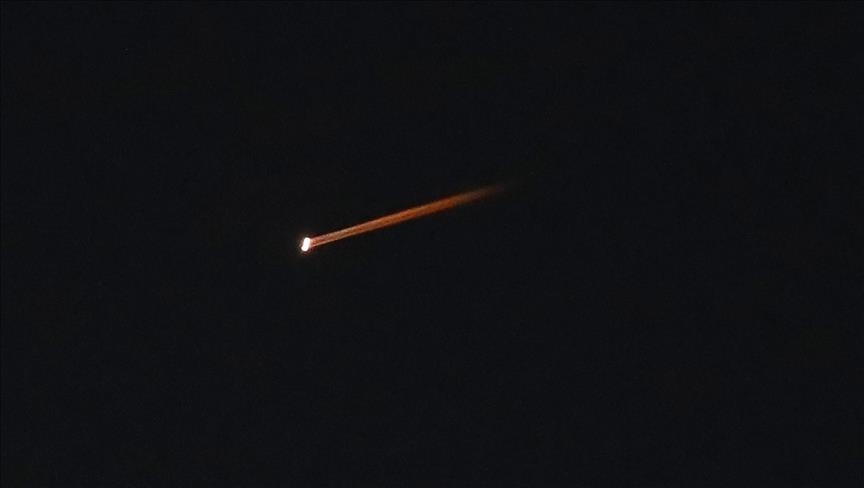 Des véhicules prennent feu dans le centre d’Israël après des tirs de missiles iraniens