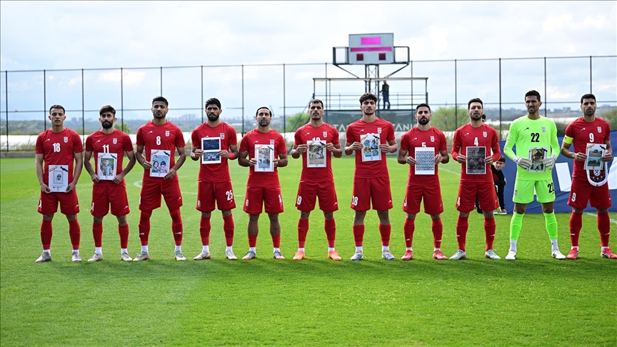 İran Milli Takımı, Kosta Rika maçı öncesi savaşta hayatını kaybeden çocukları andı