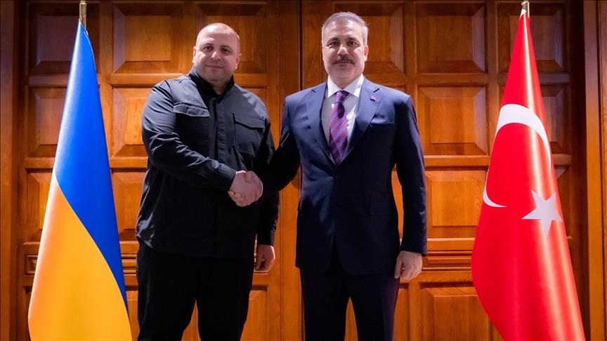 Глава МИД Турции встретился с секретарем СНБО Украины