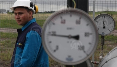 Brent crude falls below $105 per barrel as market pares earlier war-driven gains