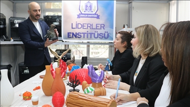 Liderler Enstitüsü'nden ev kadınları ile engelli bireylere 3D yazıcı ve e-ticaret eğitimi