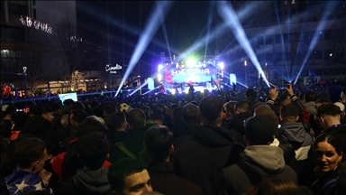 Ethet e futbollit përfshijnë Prishtinën, Shkupin dhe Tiranën, qytetarët ndjekin ndeshjen Kosovë-Turqi