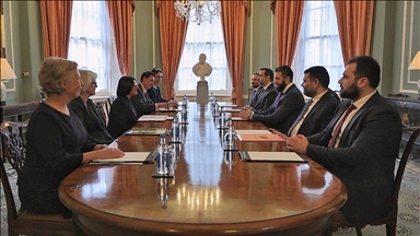 الشرع يبحث مع وزيرة الداخلية البريطانية تعزيز التنسيق الأمني 