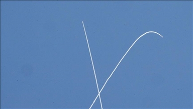 إيران تعلن استهداف "مواقع للقوات الأمريكية" بدول خليجية