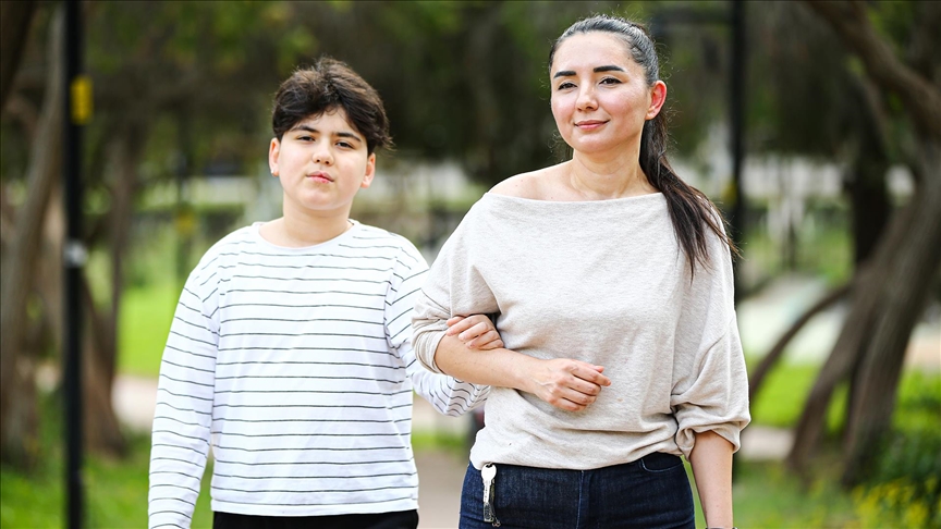 Özbek anne otizm tanısı konulan oğlunun eğitimi için Türkiye'ye yerleşti