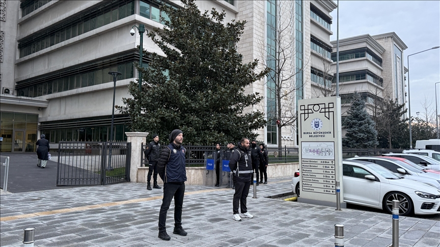 Bursa Büyükşehir Belediye Başkanı Bozbey, kurduğu paravan firmada kendisini 