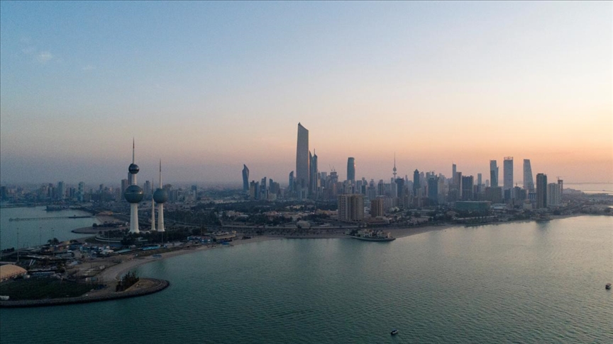 Кувейт сообщил об атаке БПЛА на топливные резервуары аэропорта