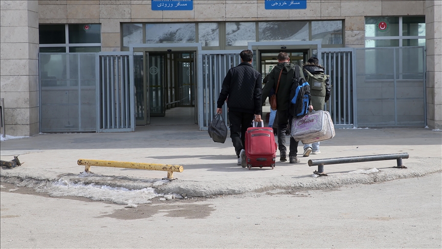 1,262 Iranian citizens return home after suspension of direct travel routes