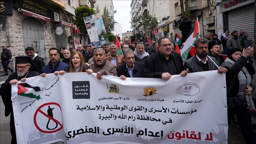 الضفة.. مسيرة حاشدة في رام الله تنديدًا بقانون إعدام الأسرى
