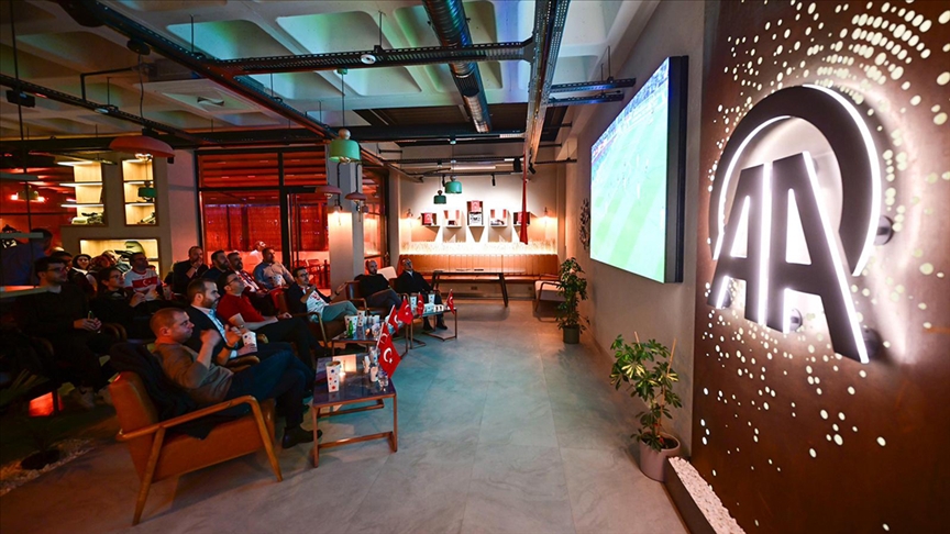 Anadolu Ajansı çalışanları ve aileleri, tarihi Kosova-Türkiye maçını birlikte izledi