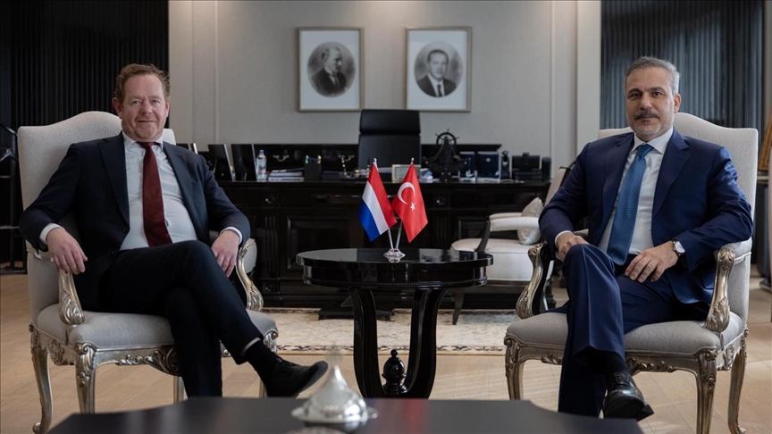 Kryediplomati turk takon homologun e tij holandez