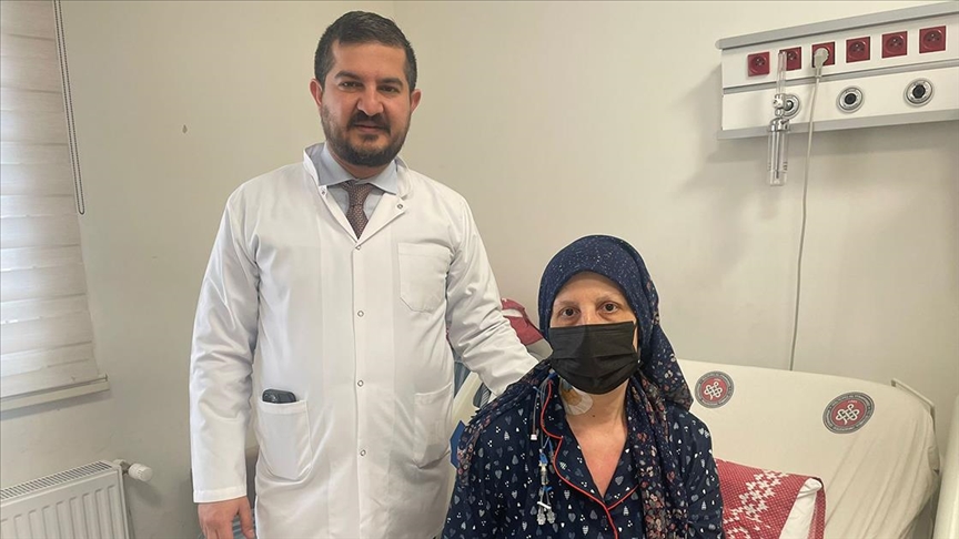 Kalın bağırsak kanseri teşhisi konulan hasta robotik cerrahiyle sağlığına kavuştu