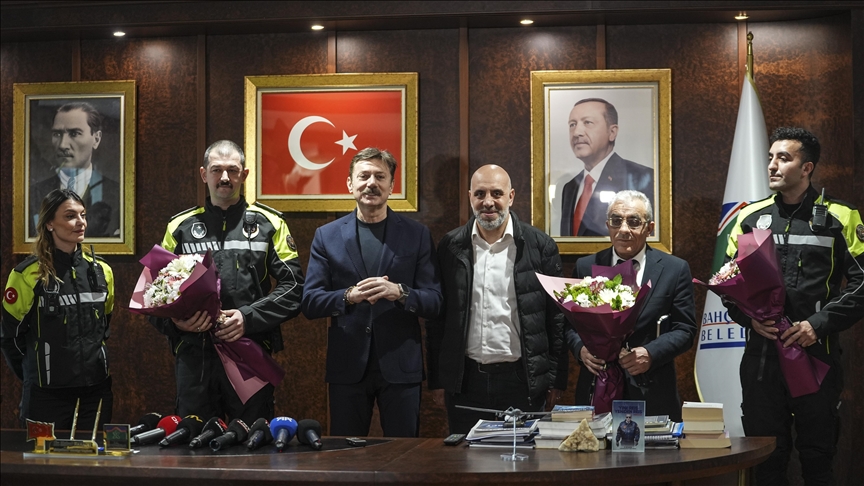 Bahçelievler'de 3 aylık bebeği hastaneye yetiştiren motosikletli zabıta ekibi ödüllendirildi