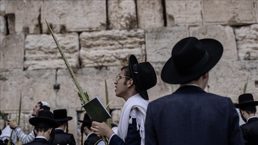إسرائيل تسمح بـ"صلاة محدودة" عند حائط البراق وتبقي الأقصى مغلقا