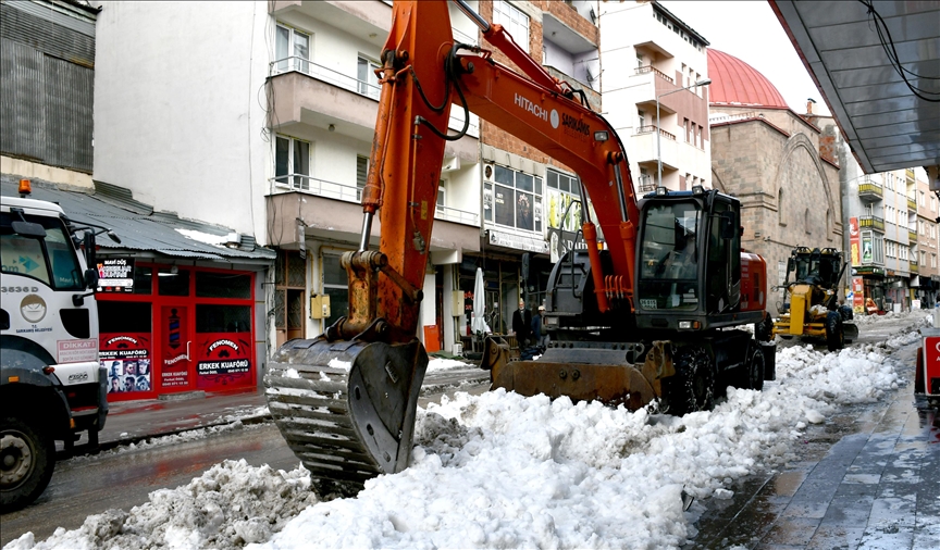 Li Qersê xebata ekîban a paqijkirina berfê dewam dike