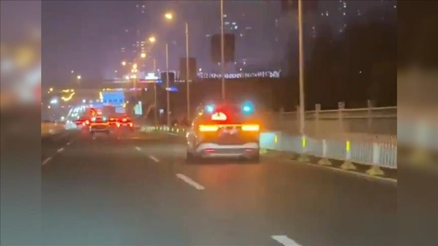 Taksitë pa shofer të kompanisë kineze Baidu mbeten në rrugë për shkak të një defekti të sistemit