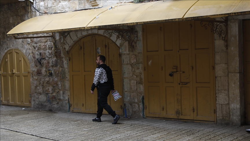 تنديدا بـ"إعدام أسرى".. إضراب عام يشل الحياة في الضفة الغربية 