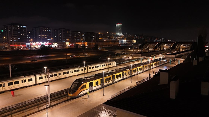 Yerli ve milli trenler Gaziantep'te raylara inmeye hazırlanıyor