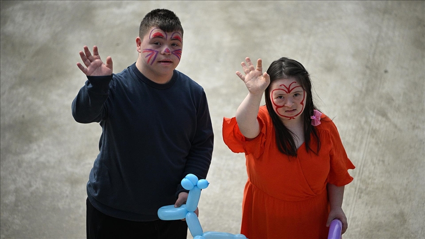 Düzce'de otizmli çocuklar, farkındalık günü etkinliklerinde eğlendi