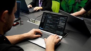 Yapay zekadaki gelişmeler, düşük maliyetli küçük bilgisayar satışlarını artırdı