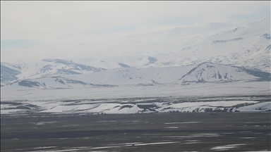 Karların erimeye başladığı Ağrı Ovası dronla görüntülendi