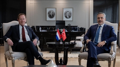Turkish foreign minister meets with his Dutch counterpart