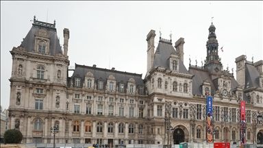 Paris Belediye Binası'nda ihalede yolsuzluk şüphesiyle arama yapıldı