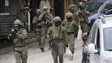 الجيش الإسرائيلي يعتقل فلسطينيين اثنين خلال مداهمات لمناطق بالضفة 