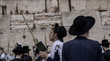 إسرائيل تسمح بـ"صلاة محدودة" عند حائط البراق وتبقي الأقصى مغلقا