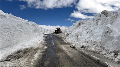 Kardan kapanan Ardahan-Ardanuç kara yolu yaklaşık 4 ay sonra ulaşıma açılıyor