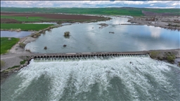 Li Diyarbekirê dîmenê rê û erdên çandiniyê yên ku di binê avê da mane bi droneyê hat kişandin