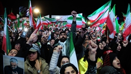 على وقع الحرب.. بزشكيان وعراقجي في مظاهرات شعبية بطهران