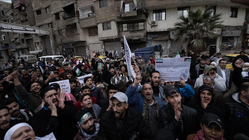 آلاف السوريين يتظاهرون رفضًا لقانون إعدام الأسرى الفلسطينيين