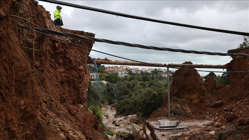 Një person humb jetën nga përmbytjet në Greqi pas reshjeve të dendura