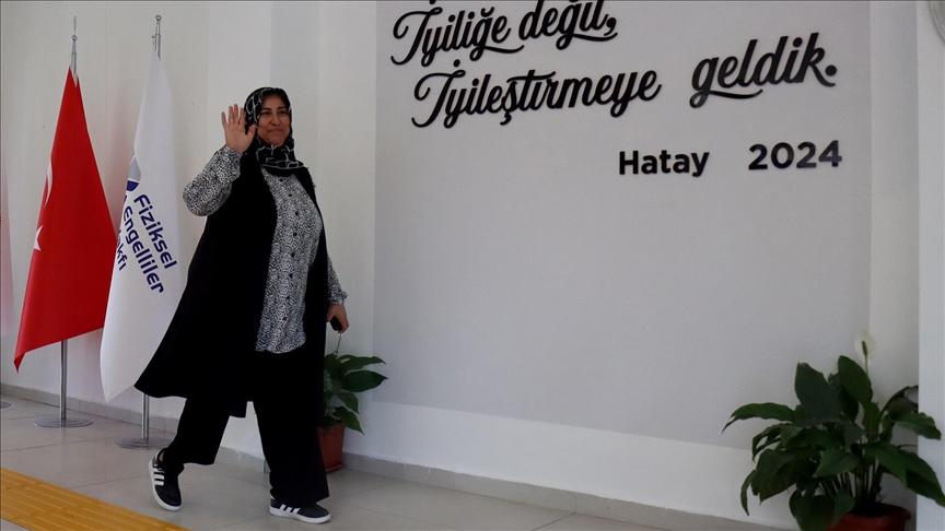 Enkaz altından çıkarılan Hataylı depremzede 3 yıl sonra protezle ayağa kalktı