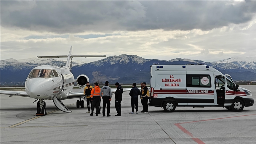 Li Mûşê ambulansa balafir ji bo dergûşê 2 rojî rabû