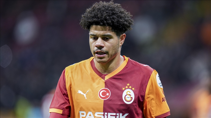 Galatasaray'ın Brezilyalı futbolcusu Gabriel Sara, sol ayak bileğinden sakatlandı