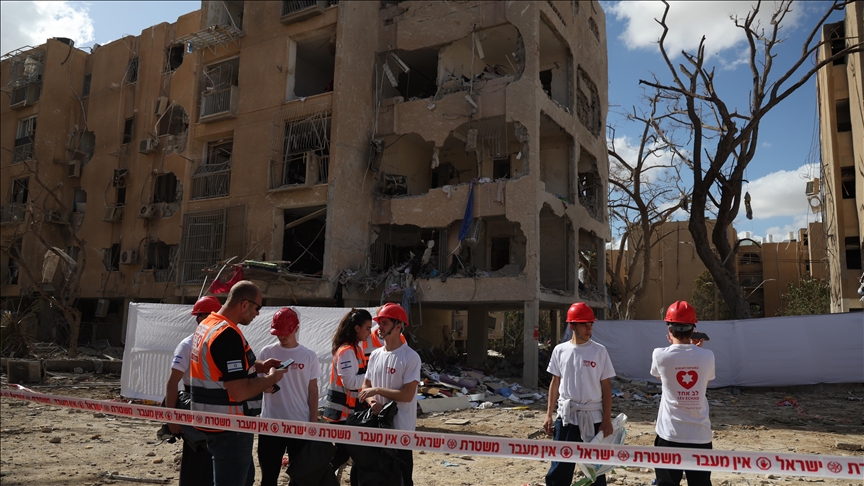 إصابة شخصين وأضرار جراء 50 صاروخًا من لبنان على إسرائيل 