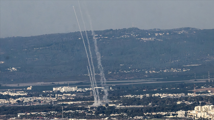 Hizbullah roketleri İsrail'in kuzeyinde 3 noktaya isabet etti, 2 kişi hafif yaralandı