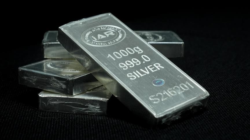 Silver drops over 5% as Trump escalation remarks hit precious metals