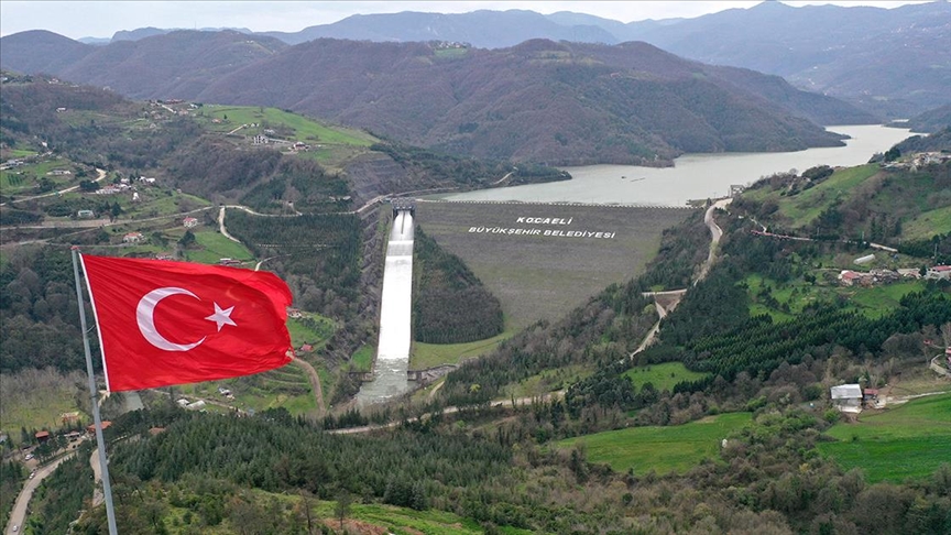 Tam kapasiteye ulaşan Yuvacık Barajı, büyükşehirlerin içme suyu kaynağı Sapanca Gölü'nü besliyor