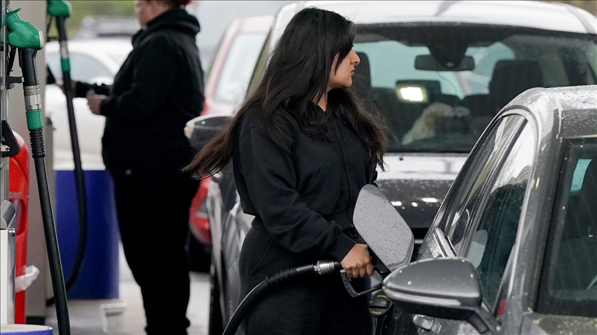 Çekia shqyrton uljen e taksave dhe kufizimet e fitimeve për të frenuar çmimet e karburantit