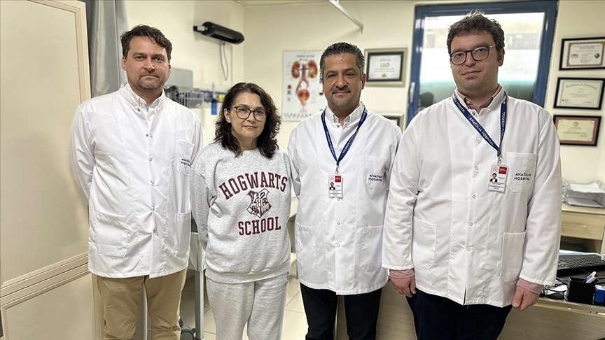 Böbrek tümörü ve rahim ağzı kanserinden aynı seansta robotik cerrahiyle kurtuldu