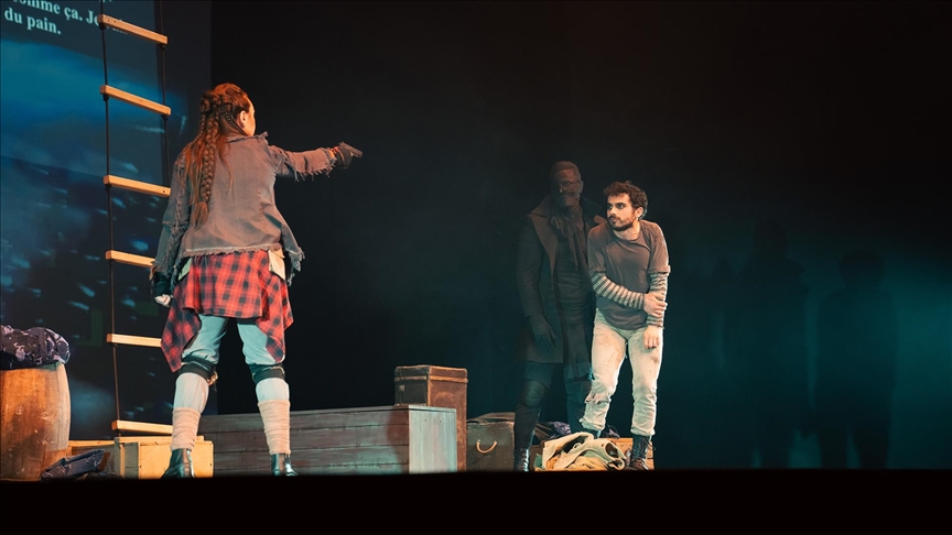  Ankara Devlet Tiyatrosu, "Son İnsan" oyununu Tunus'ta sahneledi