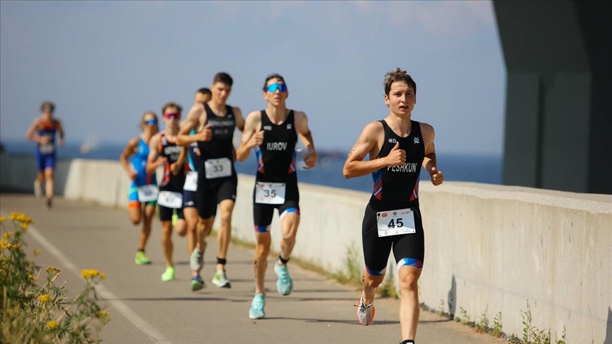 World Triathlon допустил российских юниоров и параатлетов к международным соревнованиям